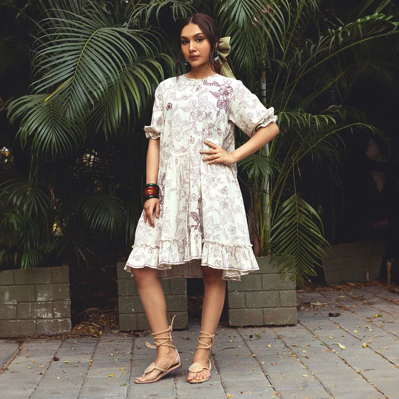 Empire Waist Women Dress to Accentuate the Bust and Conceal the Waist Empire Waist Women Dress to Accentuate the Bust and Conceal the Waist Kala Cotton Dress For Women | Hibiscus Printed | Red Empire Waist Women Dress to Accentuate the Bust and Conceal the Waist Empire Waist Women Dress to Accentuate the Bust and Conceal the Waist Kala Cotton Dress For Women | Hibiscus Printed | Red